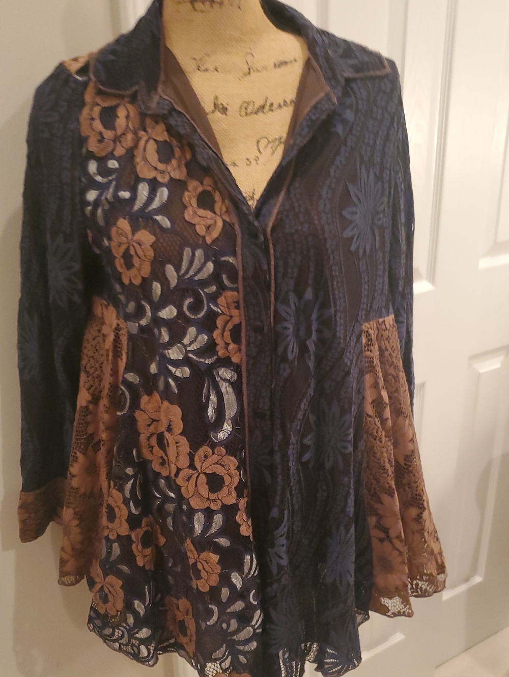 Floral Lace Tunic in Black & Brown Like New
